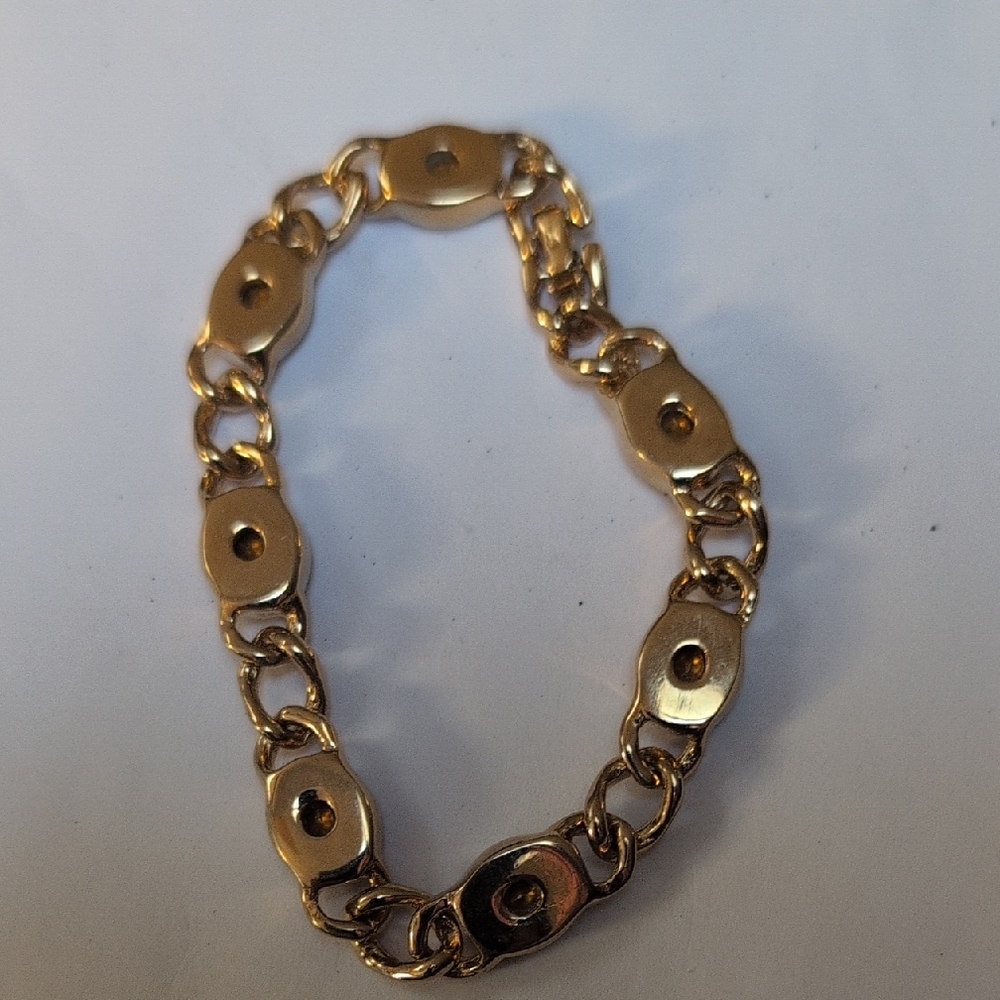 Chic Gold Link Bracelet
